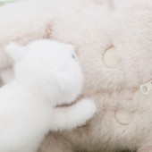 Кошечка Муся с котёнком в переноске (подарочная коробка)